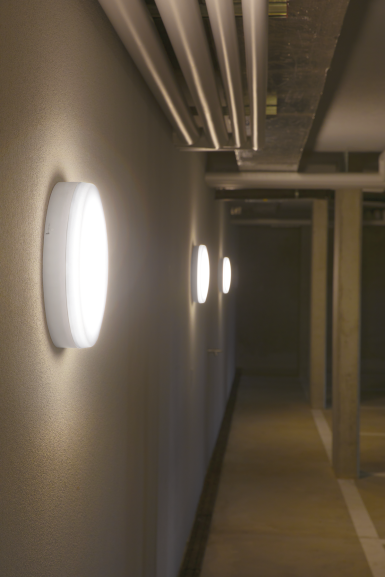Luminaire Novo installation dans un garage souterrain avec fonction corridor