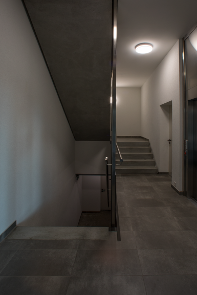 Luminaire Novo installation corridor cage d'escalier d'une résidence