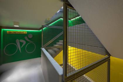 Parking de Ouchy-Lausanne: Eclairage cage d'escalier avec des profils linéaires sur mesure longueur de 3000 mm